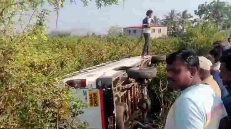 Accident of a bus full of students