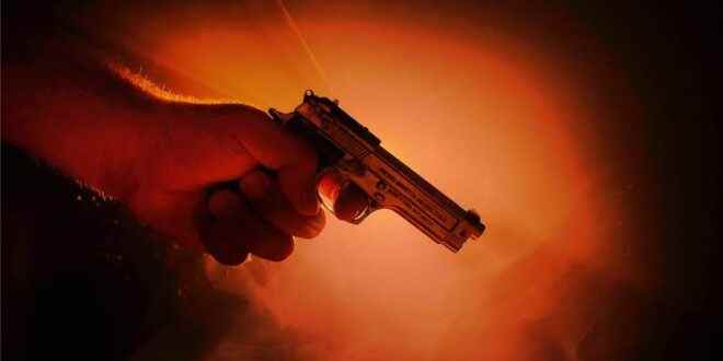 bodyguard of MLA Suhas Kande stopped the pistol on the waiter