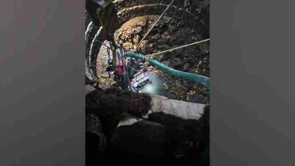 Car fell into a well while studying, three killed including two brothers