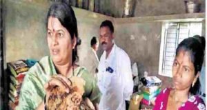 Latest News Akole : Children In Tribal Ashram Shandi In Shenandi Burnt, Raw Bread