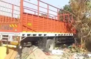 Ahmednagar sidewalk were crushed by the Eicher tempo