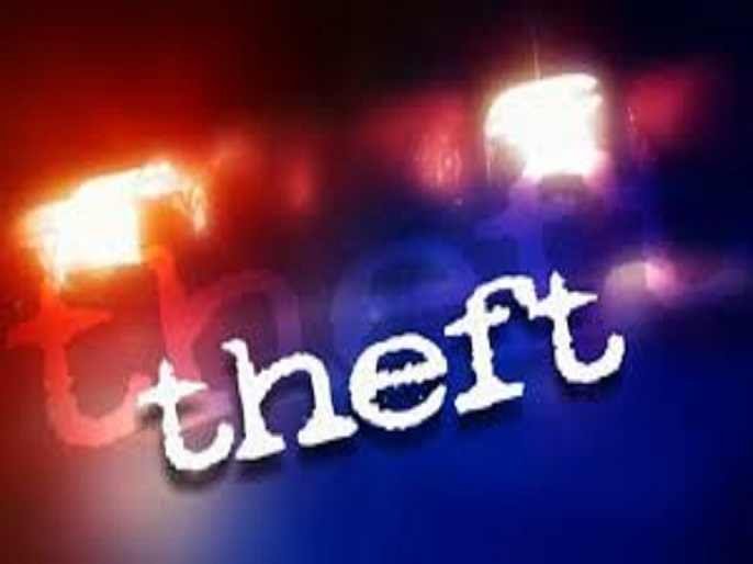 Ahmednagar theft cloth shop and stole goods