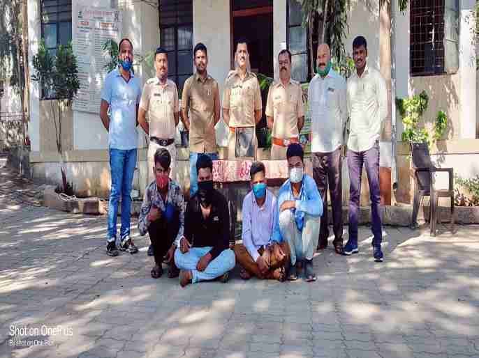 Rajur police handcuffs gang of gold thieves