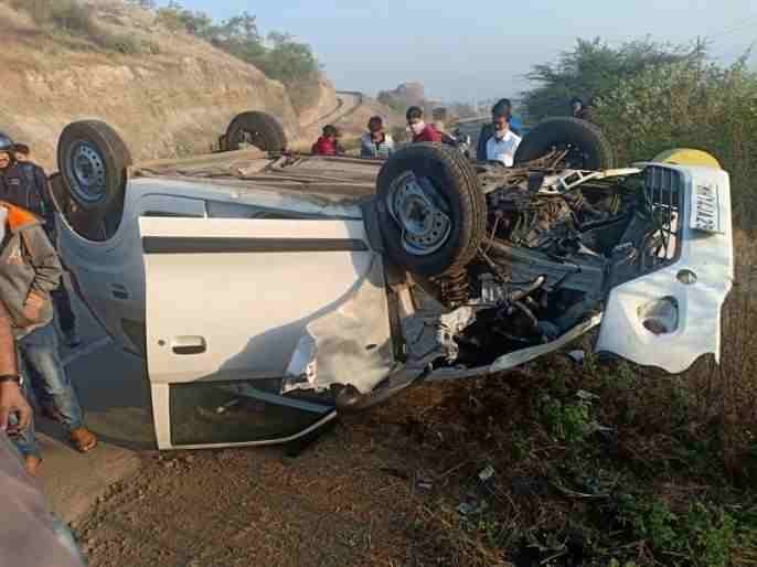 Sangamner flat tire on Nashik-Pune highway the car took three turns