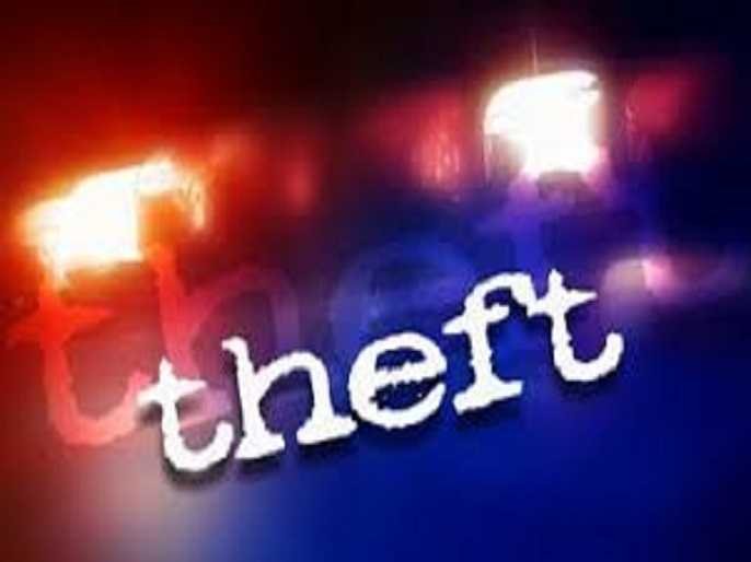 Ahmednagar theft trader by breaking the glass of the car