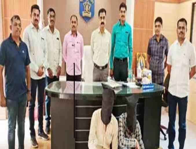 Karjat Two mobile thieves arrested