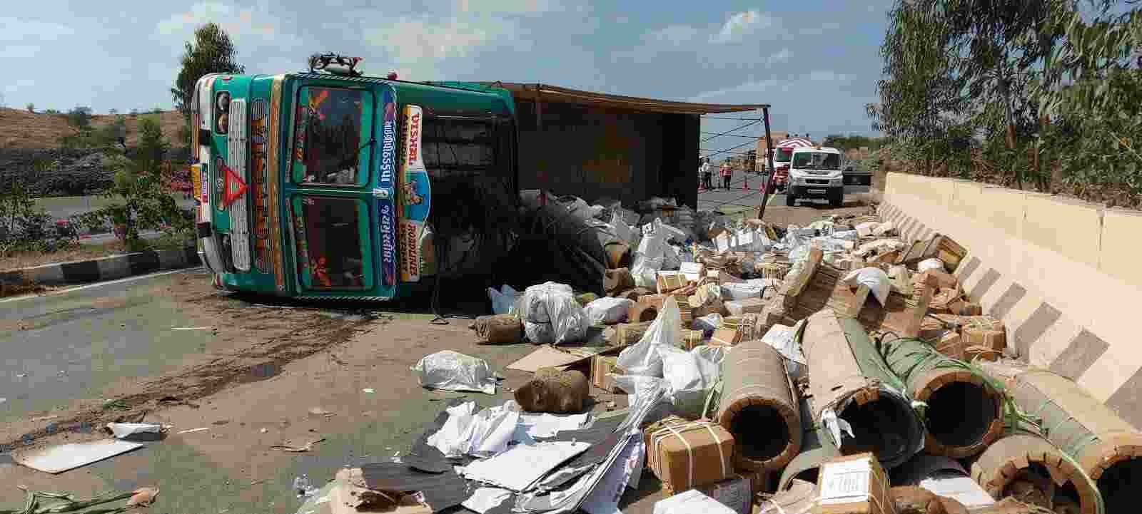 Sangamner truck overturns on Nashik-Pune highway