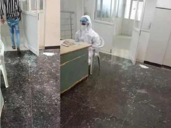 Ahmednagar Relatives vandalized the hospital after Corona died