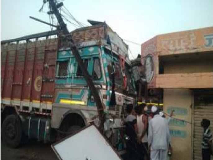 Sangamner taluka Two truck Accident