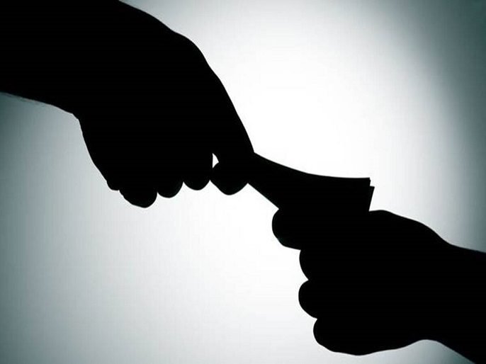 Loni Police caught in bribery trap