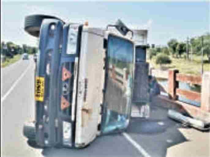 Sangamner Kasare Road tempo Accident