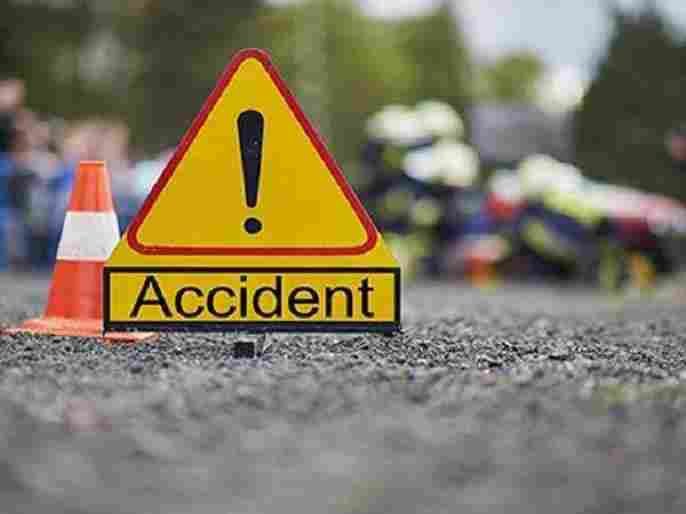 Rahuri Accident rickshaw overturned in a ditch on the road