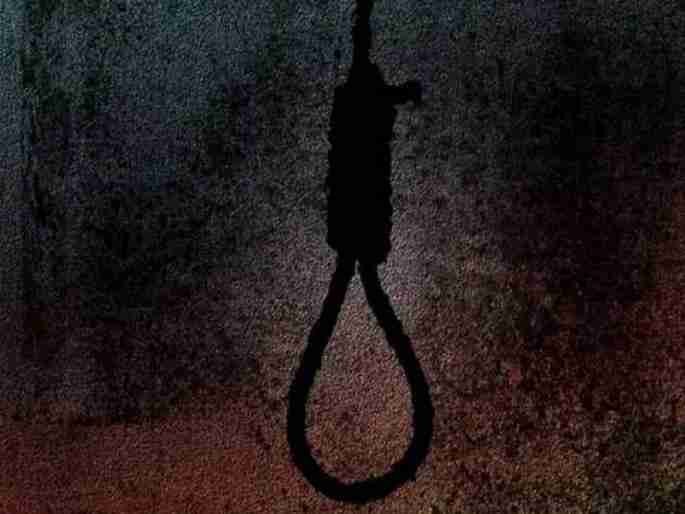 Ahmednagar Suicide of a married woman in the living room 