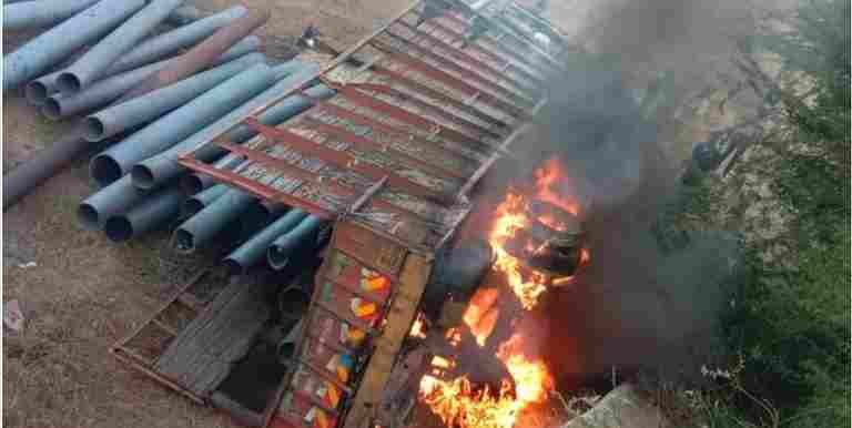 Kopargaon truck overturned and caught fire