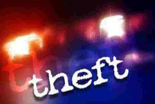 Thieves' gold jewelery and cash theft