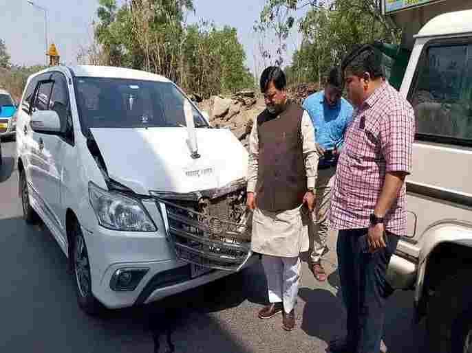 Accident Opposition leader Praveen Darekar's car crashed