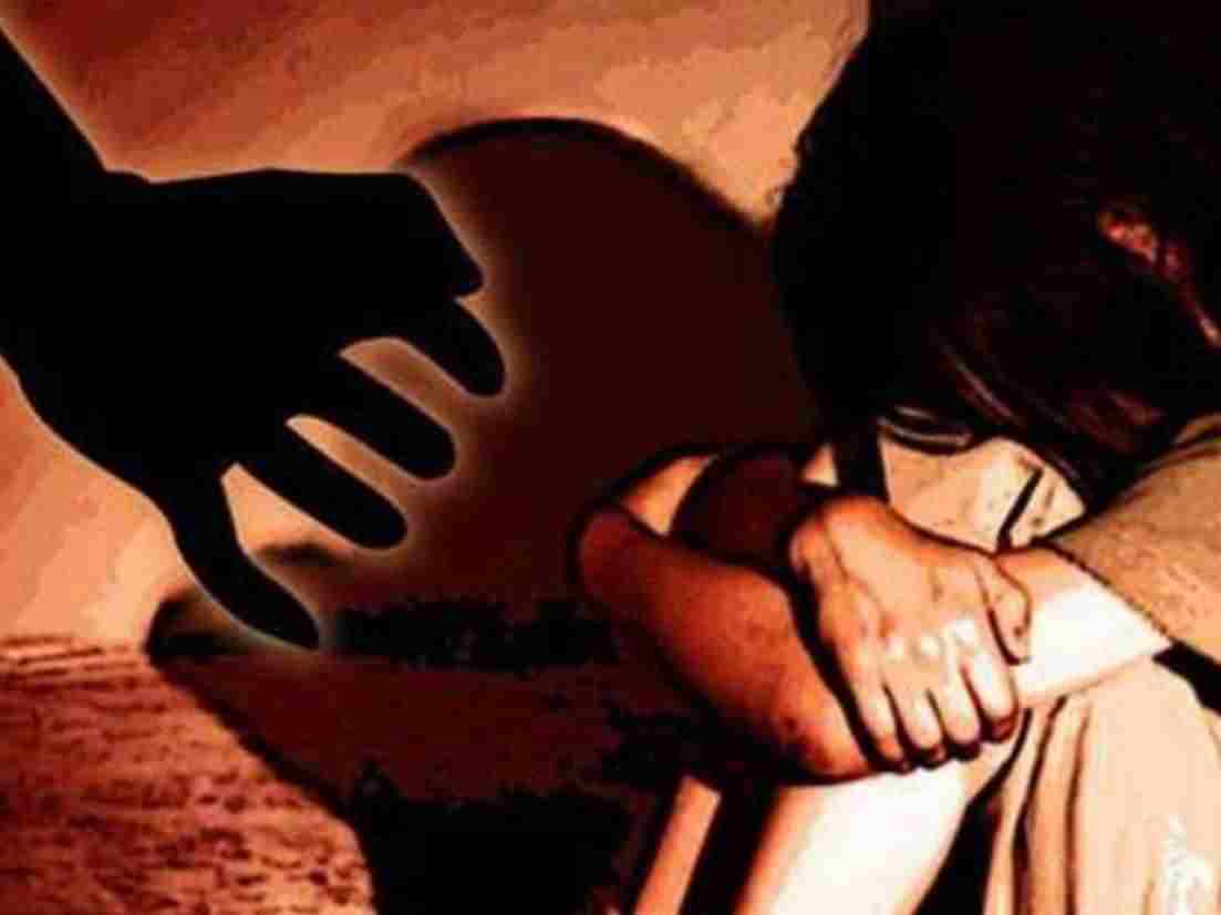 Neighboring minor girl threatened and rape