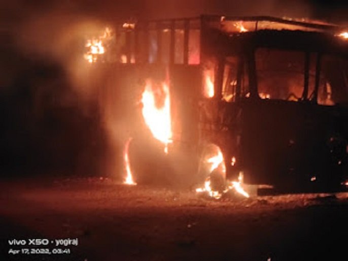 Sangamner Nashik-Pune highway, a freight truck caught fire on the road