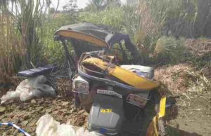 Container crushed the apple; 6 killed in road Accident