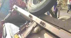 7 killed on tractor and car accident