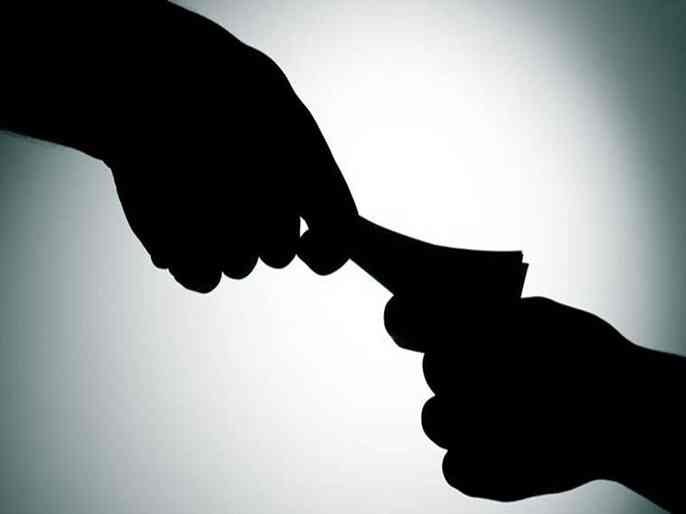 Police constable caught accepting bribe