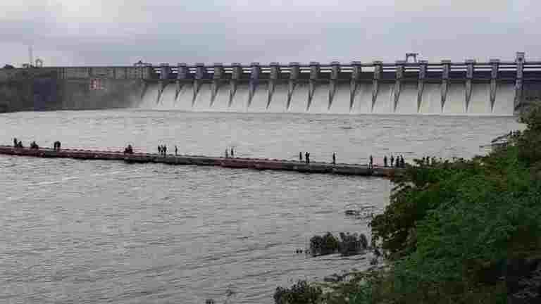 Release of water from Jayakwadi Dam 18 doors opened