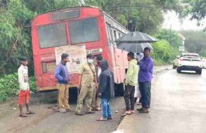 Three Thirteen of Kolhar – Ghoti road, luckily 30 passengers of the bus survived Accident