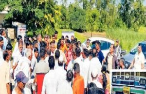 Accident Child dies in collision with goods truck, block the way of villagers