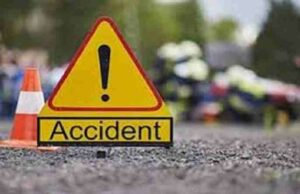 Accident to the rickshaw going to see the goddess