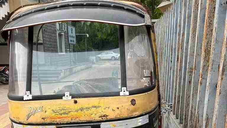Rickshaw theft from Sangamner city police station premises
