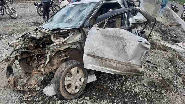 Three youths killed in an accident involving a car and a goods truck 