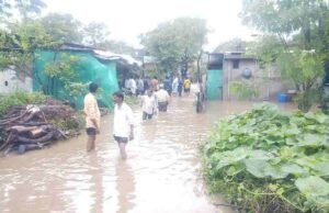 Ahmednagar Heavy rain like cloud burst, creating a situation like horror