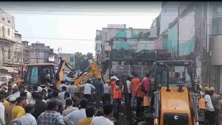 Unfortunate death of five people due to building collapse accident