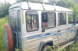accident in four wheeler and two wheeler on Nashik Pune highway