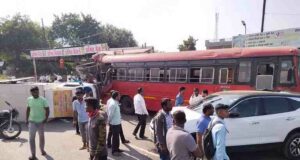 freak accident involving five cars on the bridge