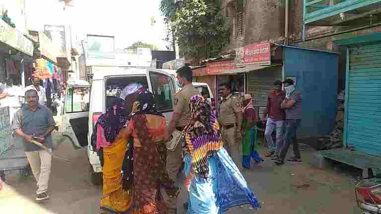 Police raids Kuntankhana, arrests three including five women involved in prostitution
