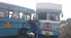 Rajhans milk vehicle of ST collided hard, four people in the accident
