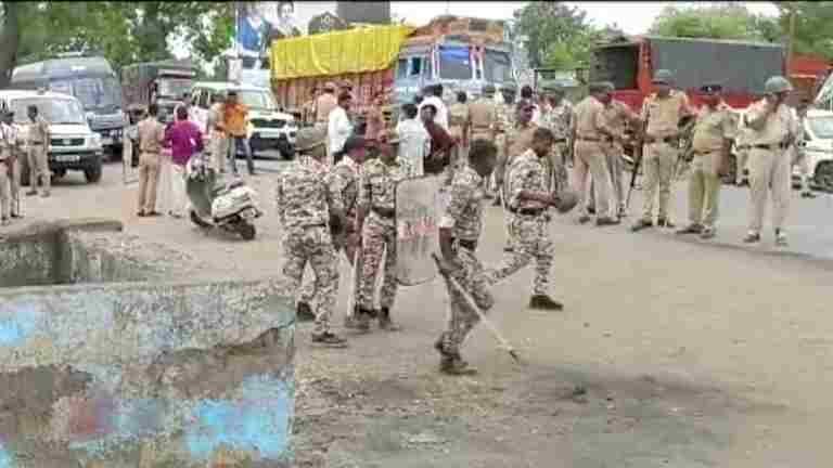'Saffron' protest in Sangamner rioted stone pelting storm in Samanapur