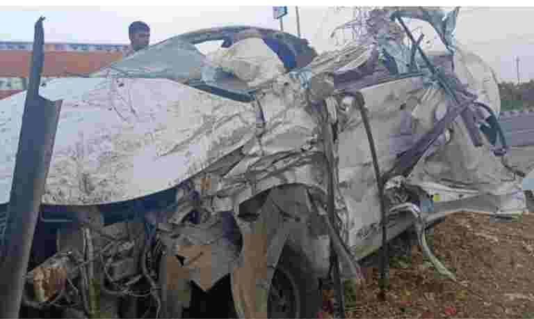Three killed in a car accident while going to a friend's wedding