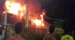 Beed tire burst and Shivshahi caught fire, burning the entire bus