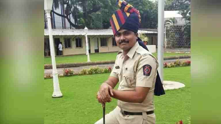 A police constable committed suicide by shooting himself on Diwali