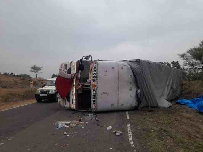 Once again a truck carrying tires overturned in this ghat Accident