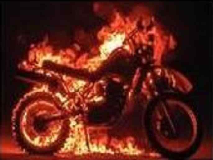 unknown thief burnt a motorcycle on the road