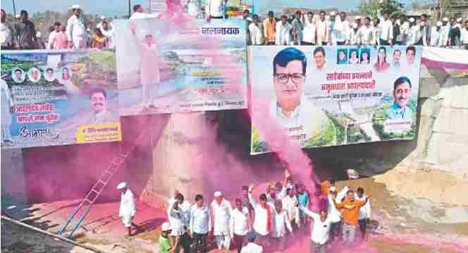 Jubilation due to the arrival of water in the right canal of Nilwande