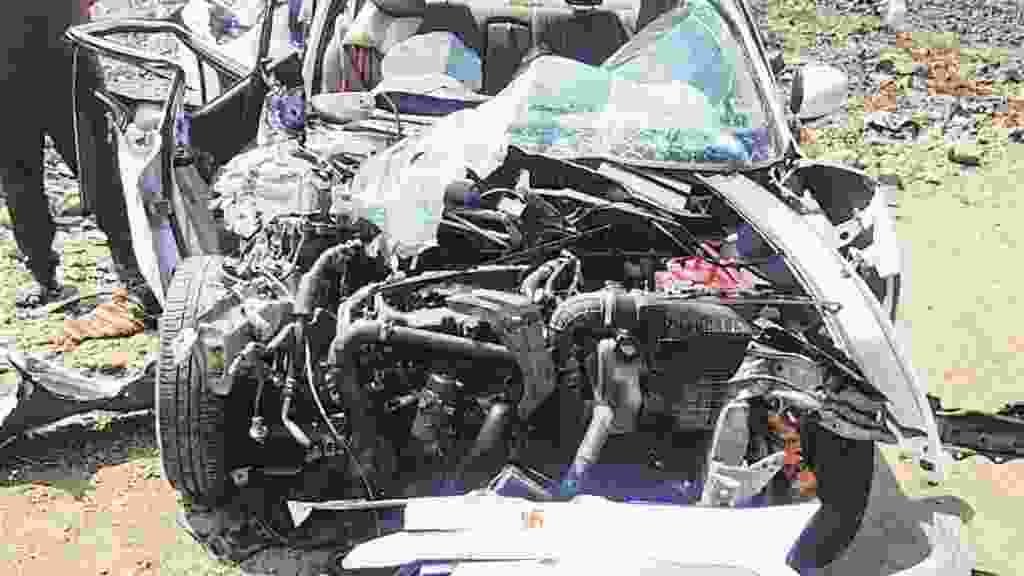 4 youths died in a car accident while going to Tuljapur for darshan
