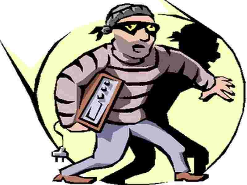 6 lakh theft from the doctor's car during the day