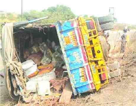 Freight tempo reversed Accident One killed, one injured