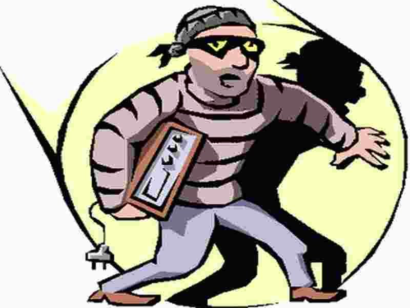 Four mobile phones along with one lakh rupees were stolen from the bag