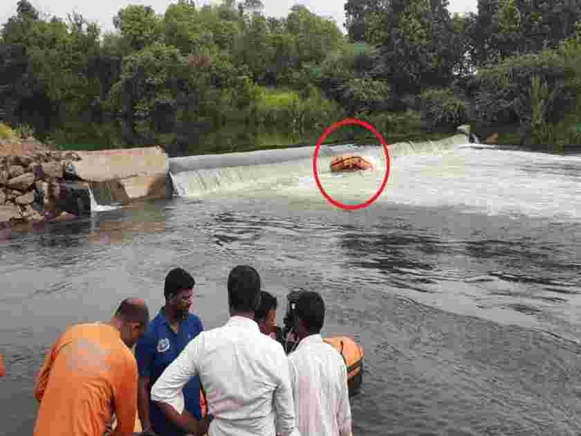 Six people drowned while searching for the two, three jawans died