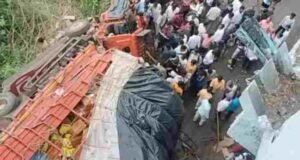 Eicher Tempo crashes from flyover, horrendous accident